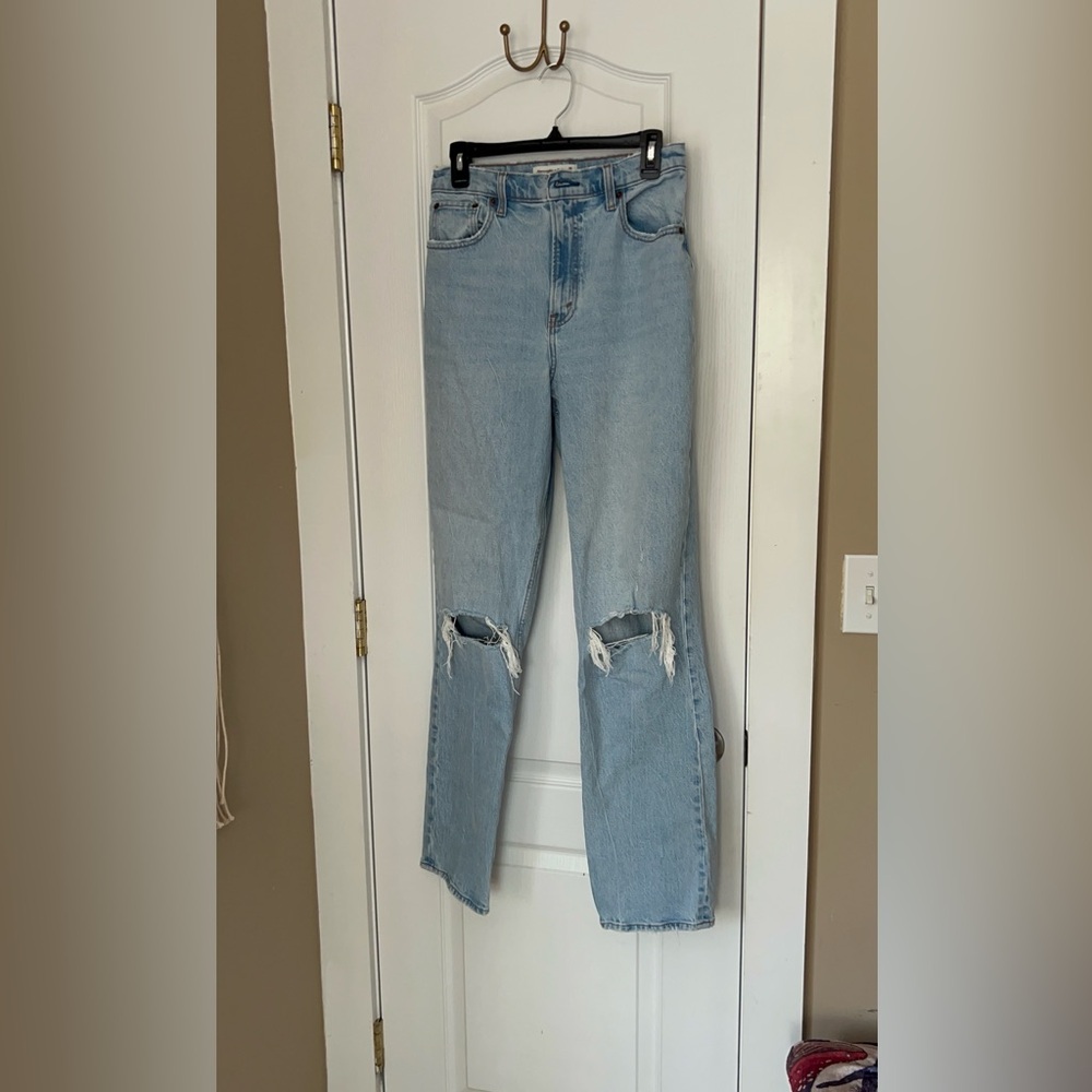 Abercrombie Curve Love Ultra High Rise 90s Straight Jean